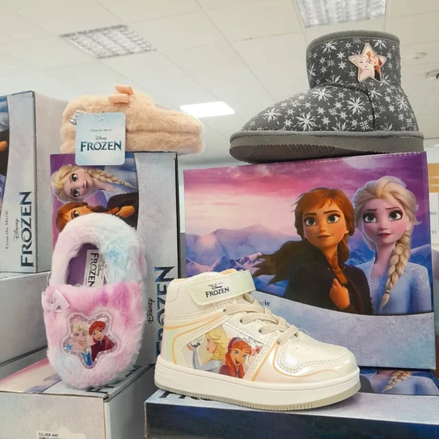 Nuovi Arrivi 🤩
Scarpe, stivaletti e ciabattine bimbo e bimba con i personaggi più amati!
Passa a trovarci 😉
#collezione #nuoviarrivi #scarpe #stivaletti #ciabatte
#shoppingclub #shoppinglaperla #outlet #shopping