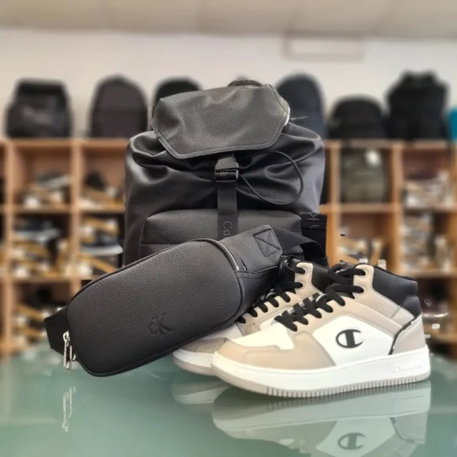 Dalla scarpa all'ccessorio, completa il tuo look😃#collezioneautunnoinverno #nuoviarrivi #accessories
#shoppinglaperla